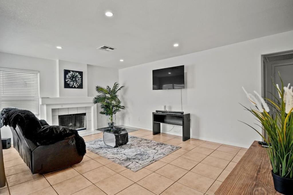 Apartment Work, Life, Luxury! Luxe Vegas W Firepit+pool