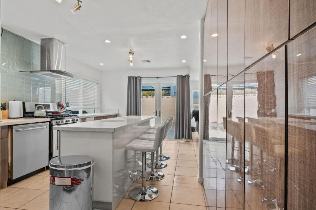 Apartment Work, Life, Luxury! Luxe Vegas W Firepit+pool Las Vegas