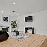 Work, Life, Luxury! Luxe Vegas Home W Firepit+Pool